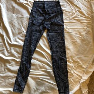 Lululemon yoga pants mandala pattern black & white